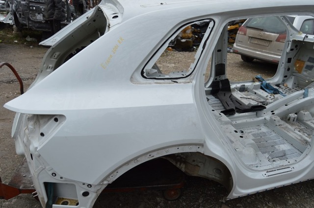 Бічна частина задні праві 4KE809838 VAG