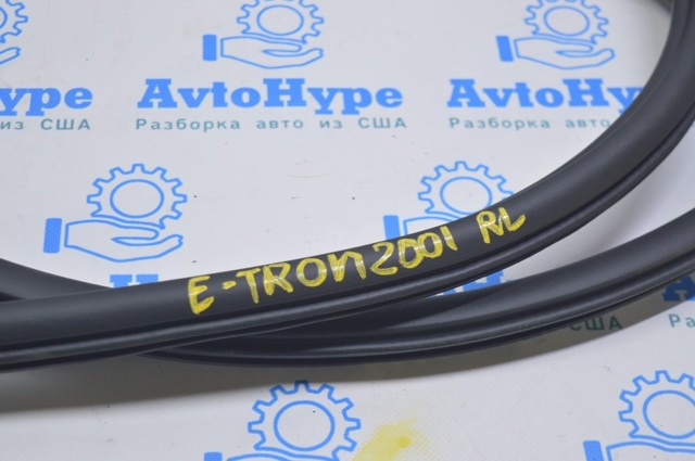 Ущільнювач двері задньої (на кузові) 4KE833721A VAG