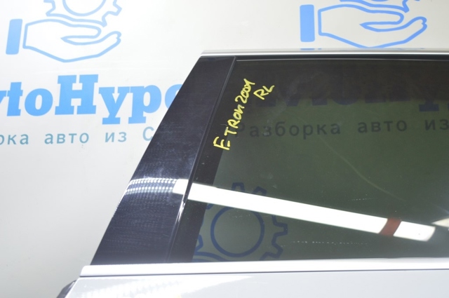 Накладка задньої двері, лівої, вертикальна 4KE839901 VAG
