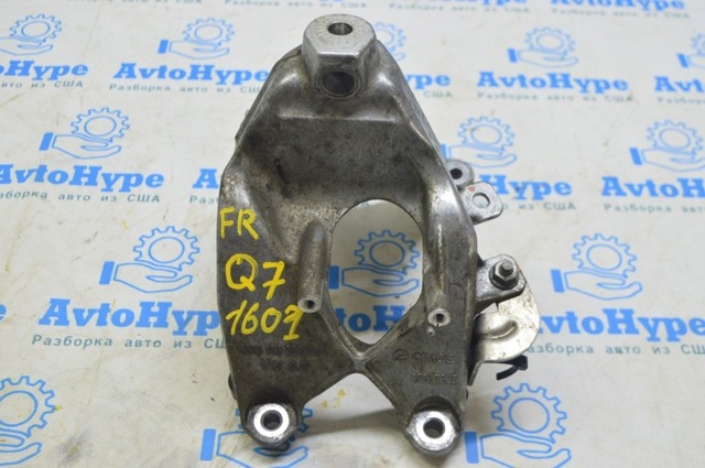 Кронштейн подушки (опори) двигуна, правої 4M0199308AA VAG