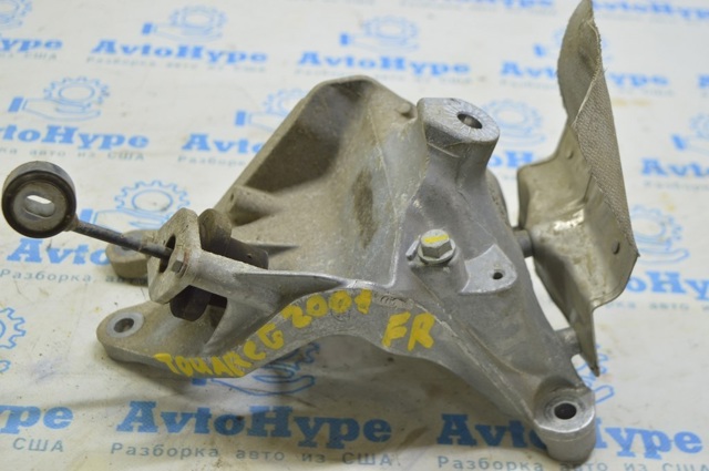 Кронштейн подушки (опори) двигуна, правої 4M0199308BM VAG