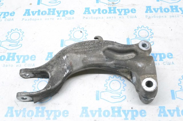 Вилка нижня амортизатора переднього, права 4M0413038L VAG