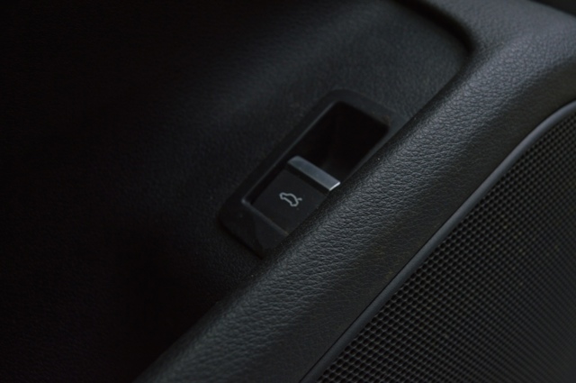 Кнопка відкривання багажника з салона audi a4 b9 4M0-959-831-A-5PR