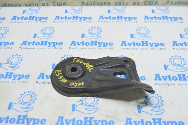 Кронштейн передньої балки 5102433070 TOYOTA