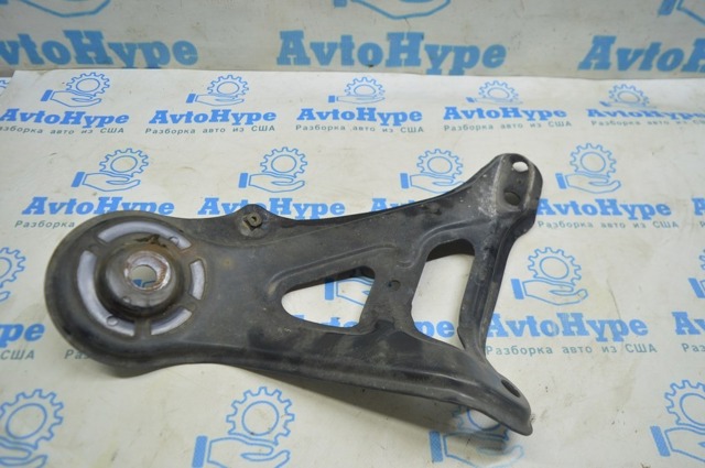 Кронштейн передньої балки 5103648020 TOYOTA