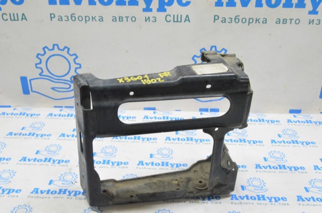 Кронштейн арки колеса (лонжерона) правий 51117399916 BMW
