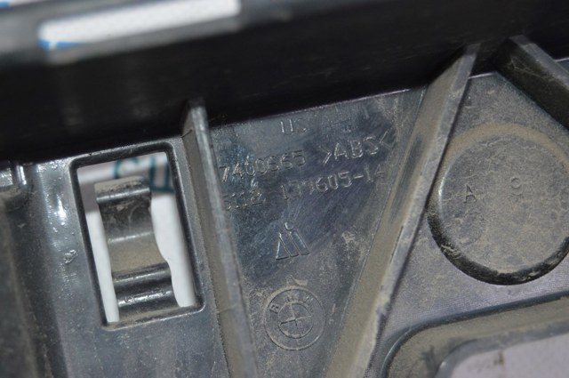 Лівий кронштейн заднього бампера 51127400665 BMW