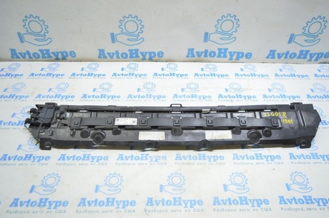 Кронштейн бампера заднього, центральний 51127400674 BMW