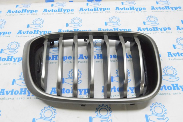 Решітка радіатора права 51137464922 BMW