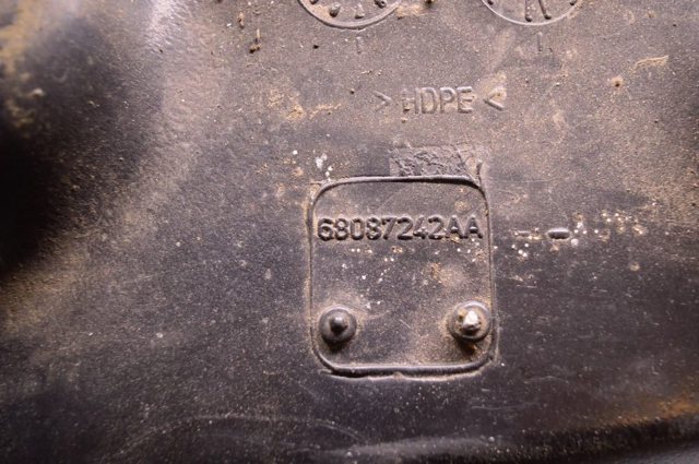 Подкрильнікі переднього крила, правий 5116278AD CHRYSLER