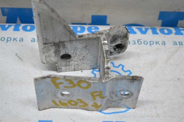Кронштейн передньої балки 51647245795 BMW
