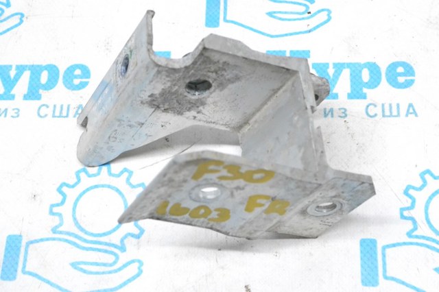Кронштейн передньої балки 51647245796 BMW
