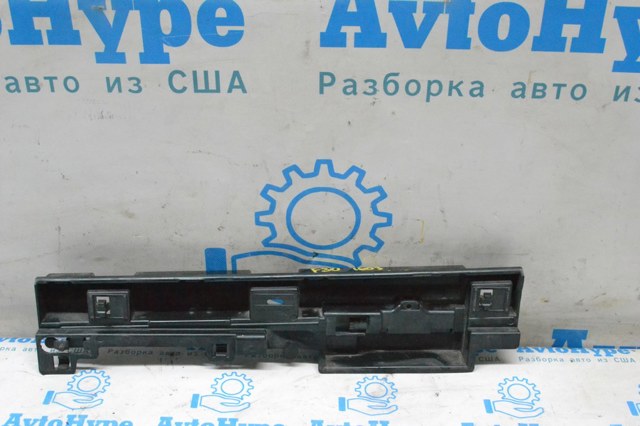 Кронштейн зовнішньої накладки порога правого 51777256918 BMW