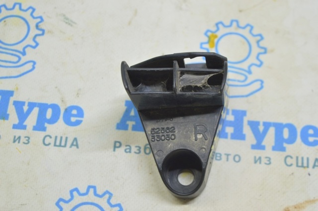 Кронштейн бампера заднього, правий 5256233030 TOYOTA