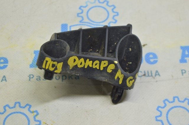 Лівий кронштейн кріплення бампера заднього 5256330070 TOYOTA
