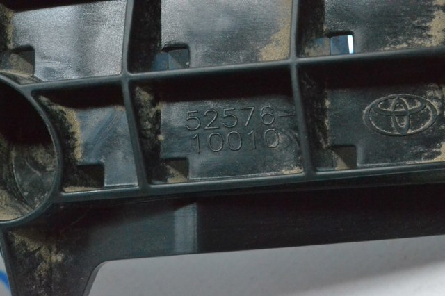 Лівий кронштейн заднього бампера 5257610010 TOYOTA