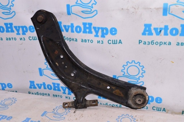 Правий важіль передній нижній підвіски 545004BA0A NISSAN