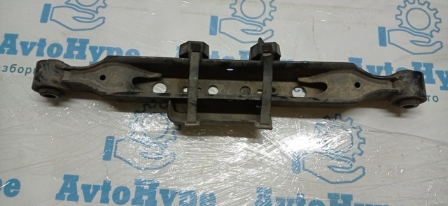 Балансир задній нижній, правий 551104BA0A NISSAN