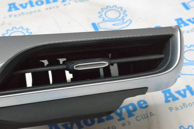 Решітка повітропровода права 556600E090 TOYOTA
