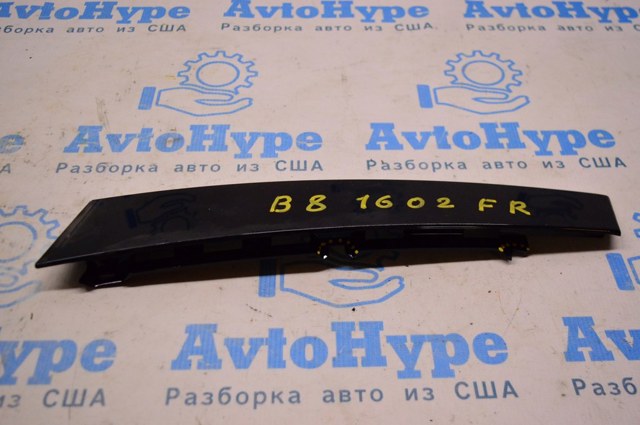 Накладка передніх дверей, правих, вертикальна 561837902A041 VAG