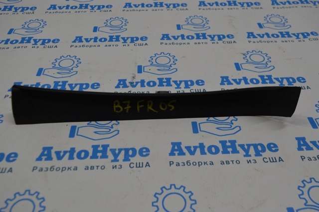 Обшивка стійки кузова внутрішня, передня права 561868238A VAG