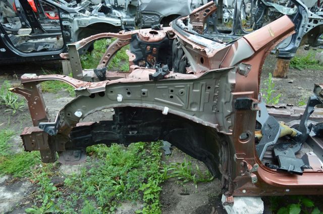 Чверть передня ліва 571200E060 TOYOTA