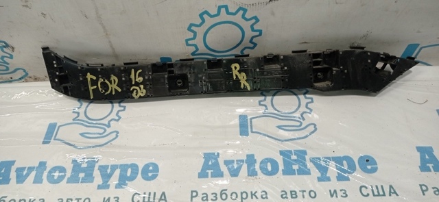 Кронштейн бампера заднього, зовнішній правий 57707SG080 SUBARU