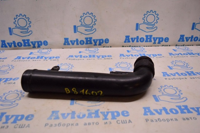 Патрубок повітряний, вхід в турбіну (наддув) 5C0129654 VAG
