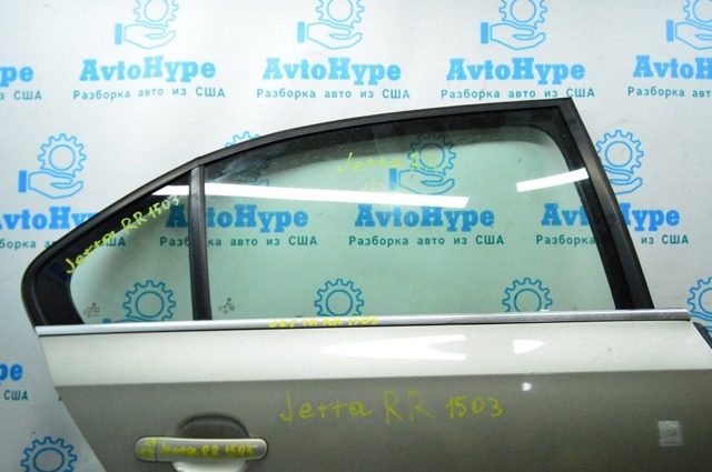 Куточок задніх правих дверей 5C6845214 VAG
