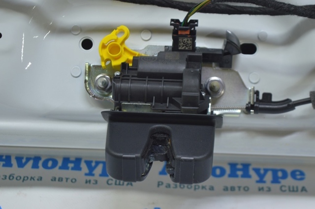 Замок кришки багажника / задніх 3/5-х дверей 5NA827506 VAG