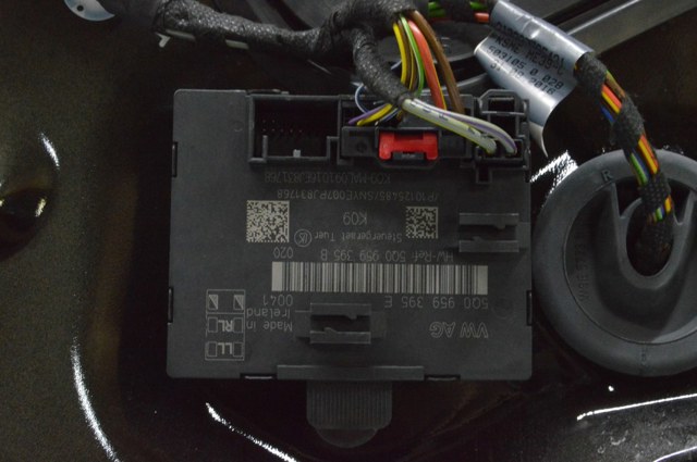Блок комфорту задніх дверей 5Q0959395E VAG