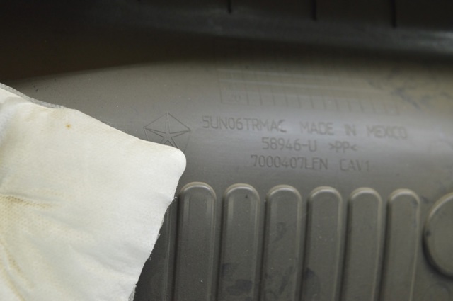Пластик п'ятих дверей 5UN06DX9AB CHRYSLER