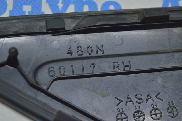 Молдинг переднього правого крила 6011748010 TOYOTA