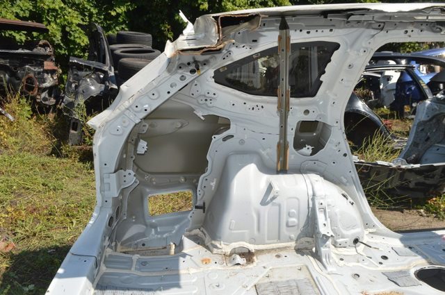 Крило заднє 610180E020 TOYOTA