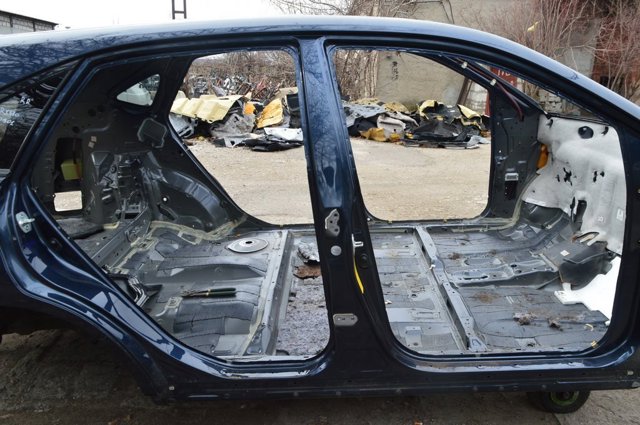 Амортизаційна стійка центральна, права 6131148030 TOYOTA