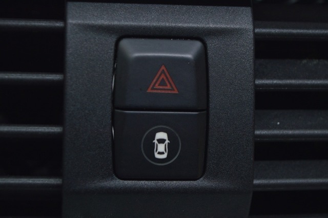 Кнопка аварійки 61316993055 BMW
