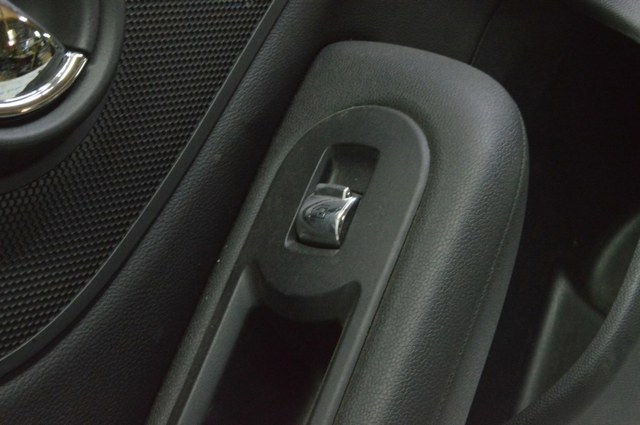 Кнопка підйомника переднього правого скла 61319354866 BMW
