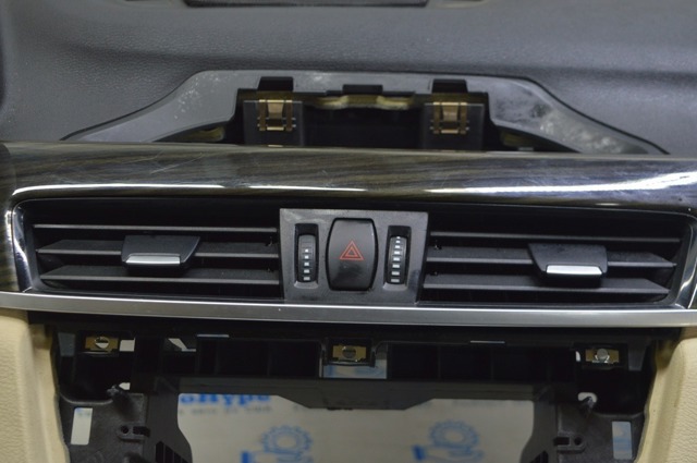 Кнопка аварійки 61319389075 BMW