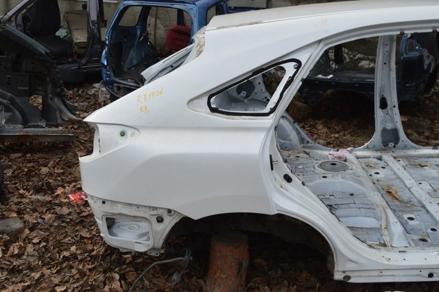 Крило заднє праве 616110E061 TOYOTA