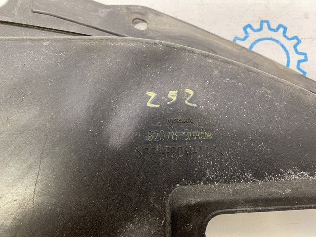 Накладка верхня передній панелі / супорта радіатора 620785AA0A NISSAN