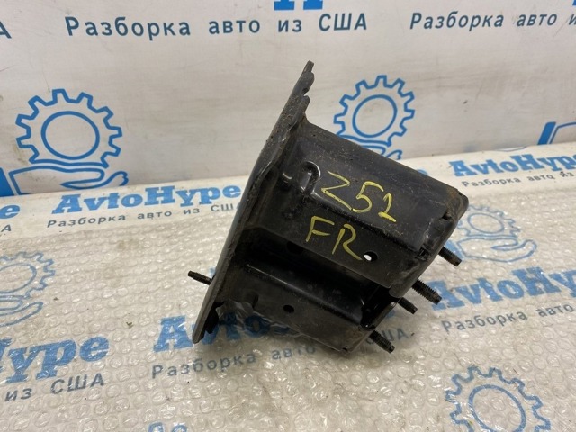 Кронштейн підсилювача переднього бампера 622105AA0A NISSAN
