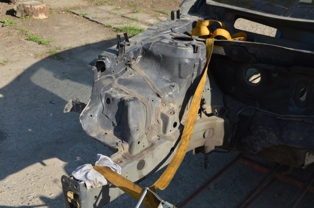 Панель бризковика (лонжерону) моторного відсіку, права 645024R000 HYUNDAI