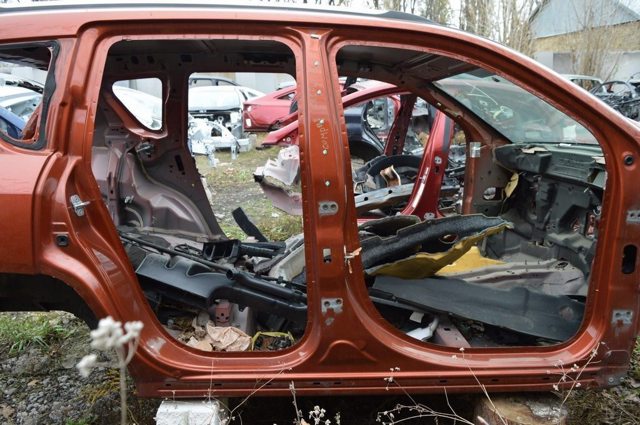 Отвір передніх правих дверей 68001970AF CHRYSLER