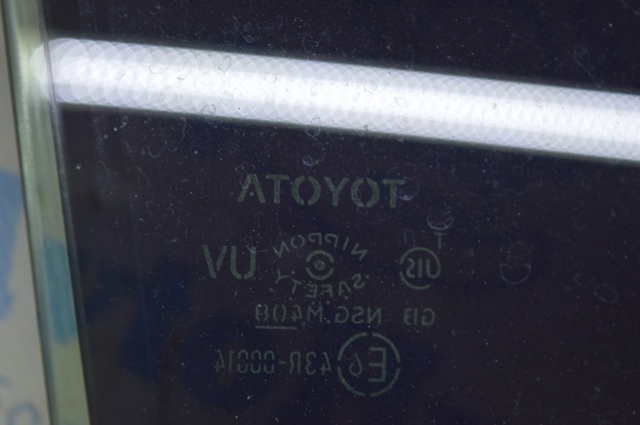 Скло заднє праве 6810306171 TOYOTA