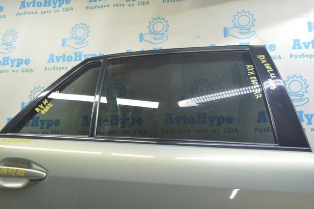 Кватирка двері трикутник, задня, права 6812348110 TOYOTA