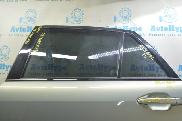 Скло-кватирка двері, задньої, лівої 6812448110 TOYOTA