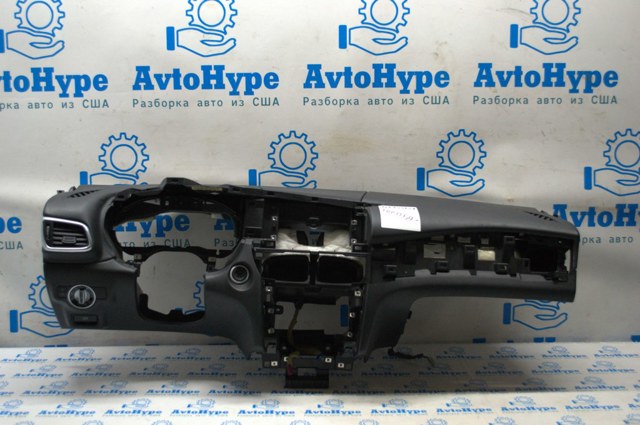 Передня панель 682005DF0A NISSAN
