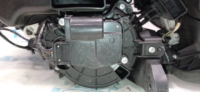 Двигун заслінки печі 68223051AA CHRYSLER