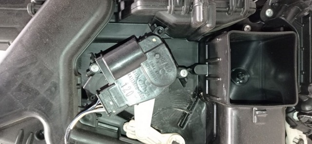 Двигун заслінки печі 68223058AA CHRYSLER