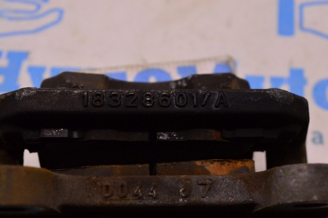 Супорт гальмівний задній правий 68225312AA CHRYSLER